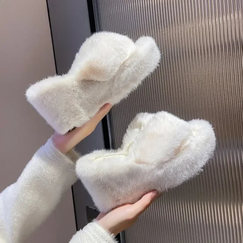 Womens solid color shoe outer casual slippers womens fur slider 2024 high heels winter wedge modern slider 240827