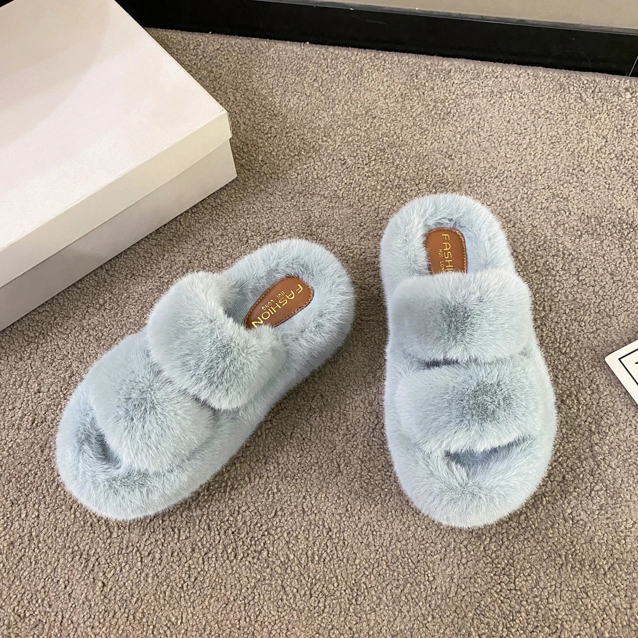 Womens fashionable warm fluffy slider comfortable artificial fur cross indoor floor slider soft fur womens celebrity flip cover 240827