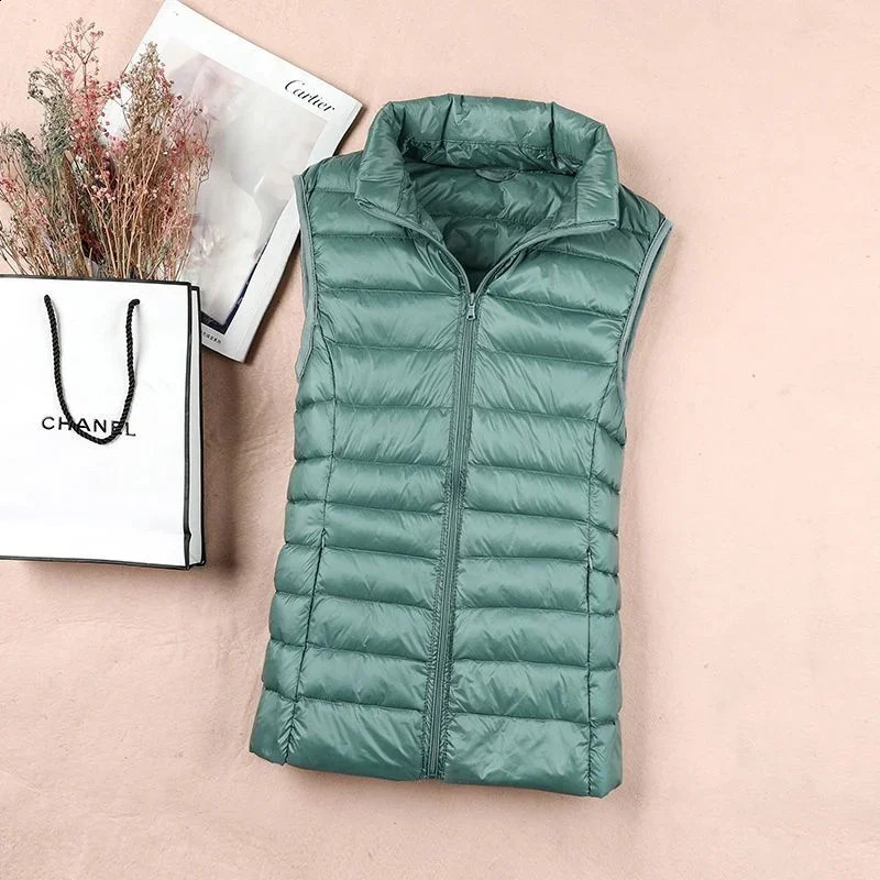 Ultralight down jacket womens sleeveless jacket womens white duck down jacket womens warm down jacket 240828