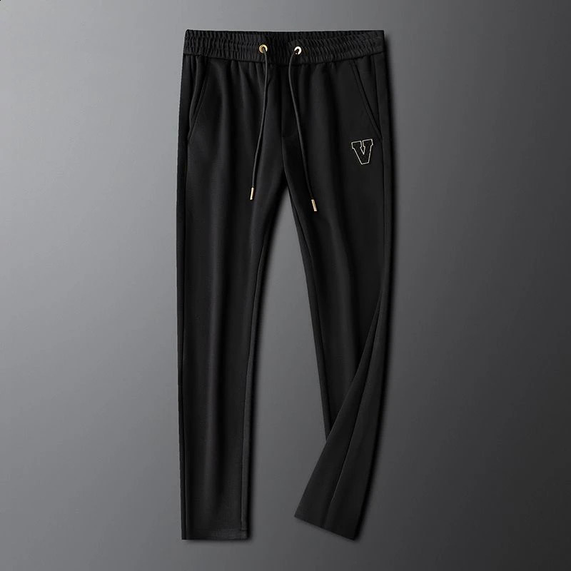 High end letter embossed embroidery casual mens pants spring and summer trend loose fit suitable for sports mens pants 240828