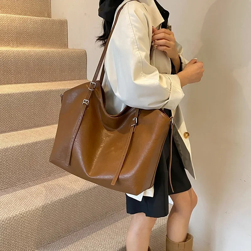 PU buckle womens shoulder bag solid color Versatile Western Style fashionable handbag soft Communicating handbag 240828