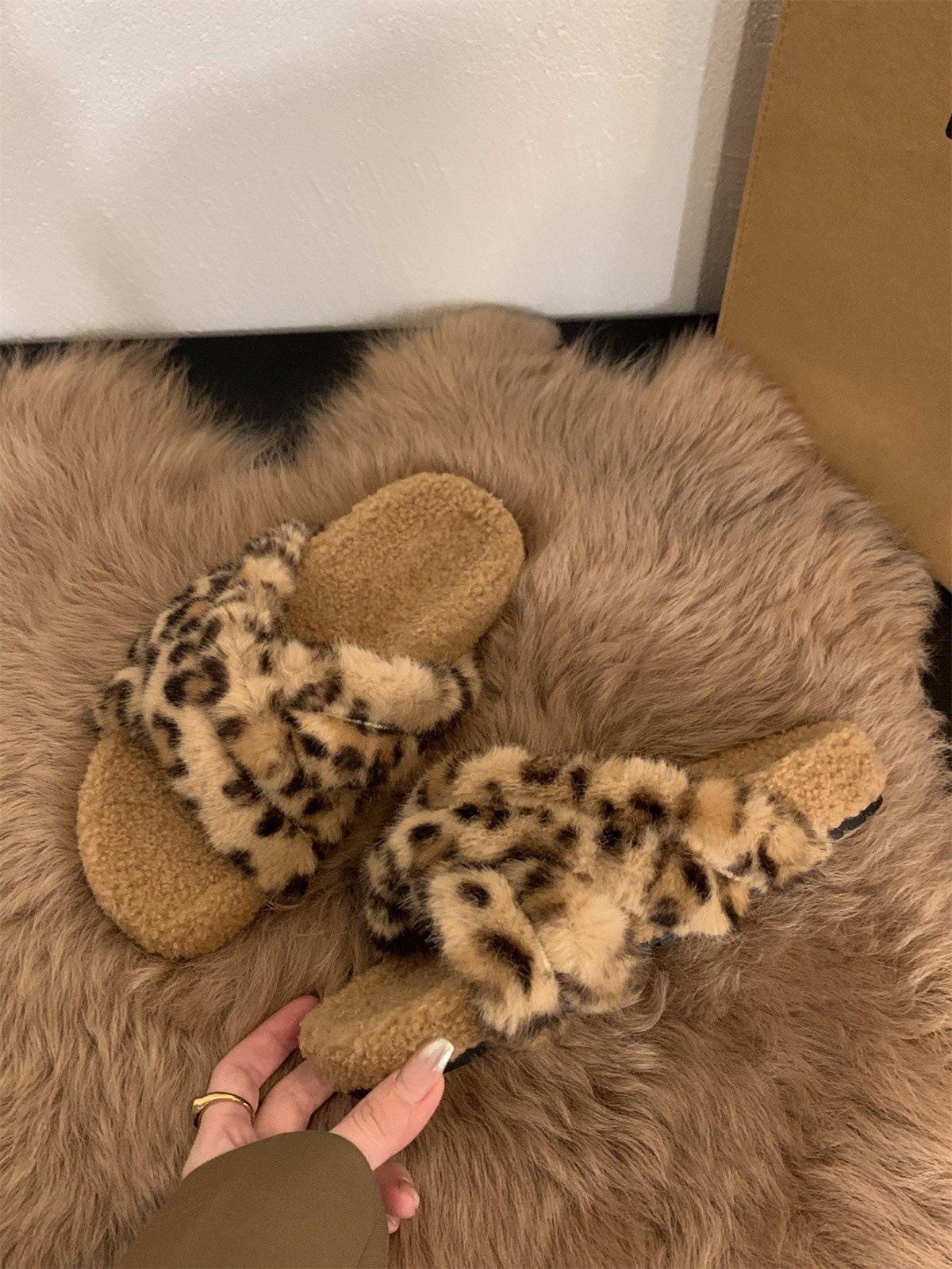 Cozy Leopard Print Slippers for Women - 2024 Winter Collection
