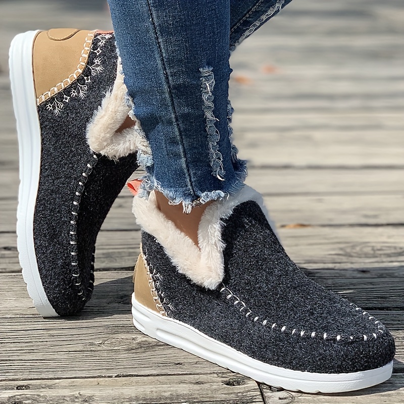 Winter Warmth Plush Lined Flat Shoes for Women - Thermal Insulation, Round Toe Design, Slip-On Closure, Water-Resistant, Breathable, Anti-Slip Sole