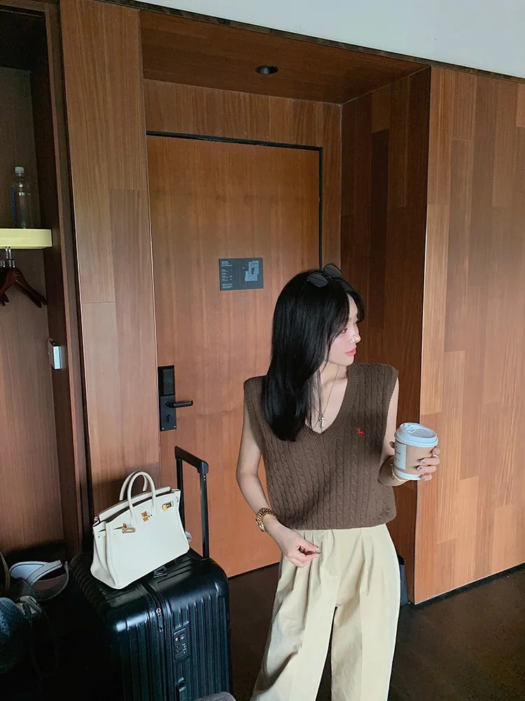 V-neck Knitted Womens Solid Embroidered Pulled Cable Sweater Korean Retro Spring Autumn Loose Vest 240827