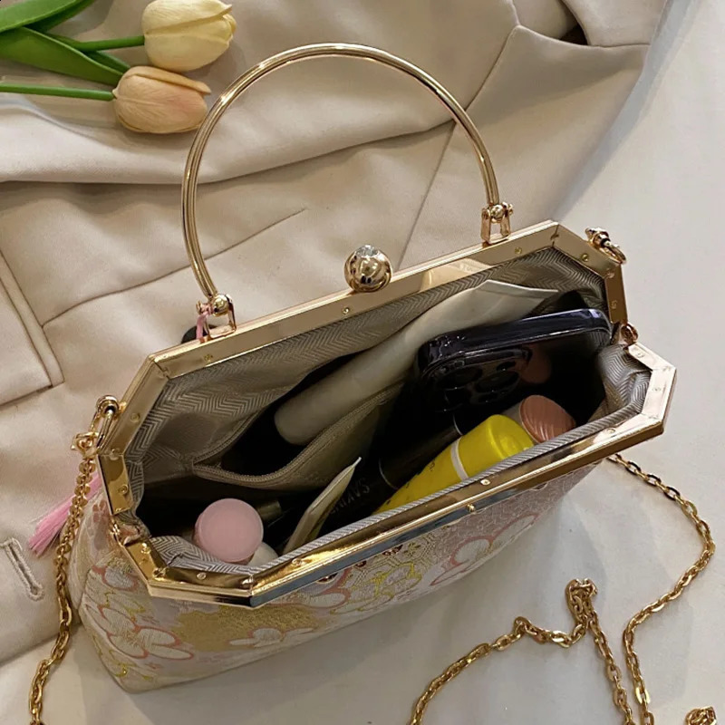 Vintage Women Chain Tassel Shell Clip Evening Clutch Lady Flower Messenger Retro Simplicity Handbags 240827