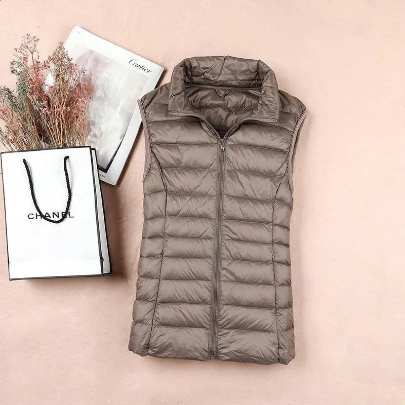 Ultralight down jacket womens sleeveless jacket womens white duck down jacket womens warm down jacket 240828