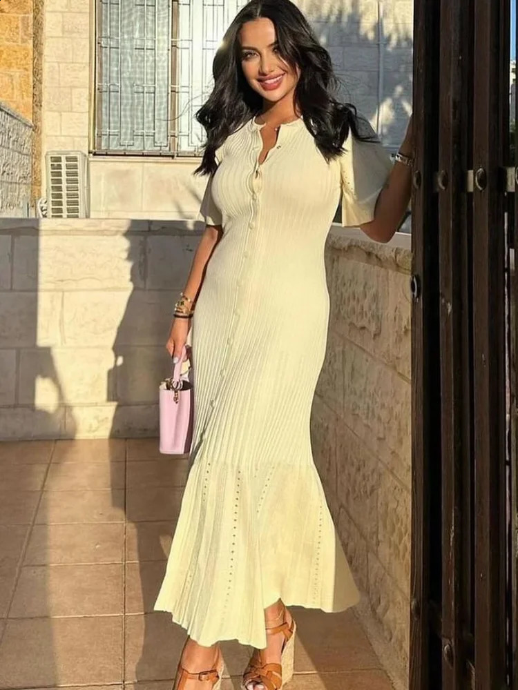 Elegant Knitted Hollow Womens Long Skirt Fashion Single Chest Short Sleeve Slimming Dress 2024 Womens Communicating Robes 240827