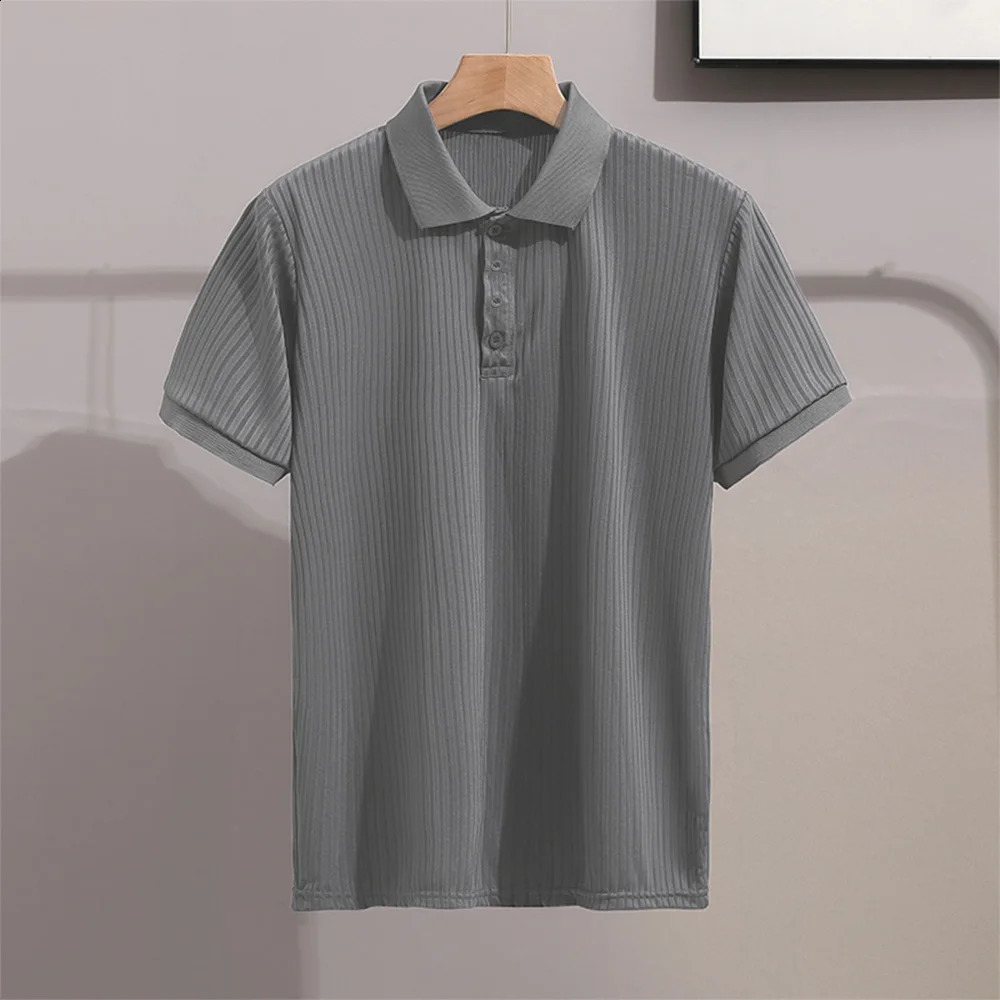 Mens polo shirt with high elasticity highquality Tshirt short sleeved mens gym sportswear strip clothing 240828