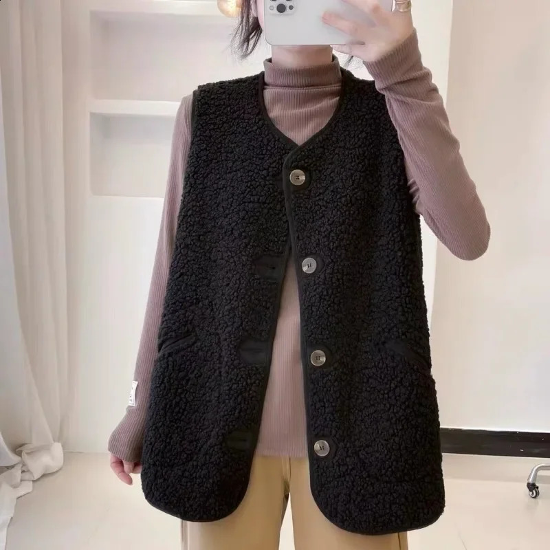 Autumn and Winter Womens Cashmere Medium length Tank Top Fashionable Retro Wearable Two Side Fur Integrated Sleeveless Tank Top 240828