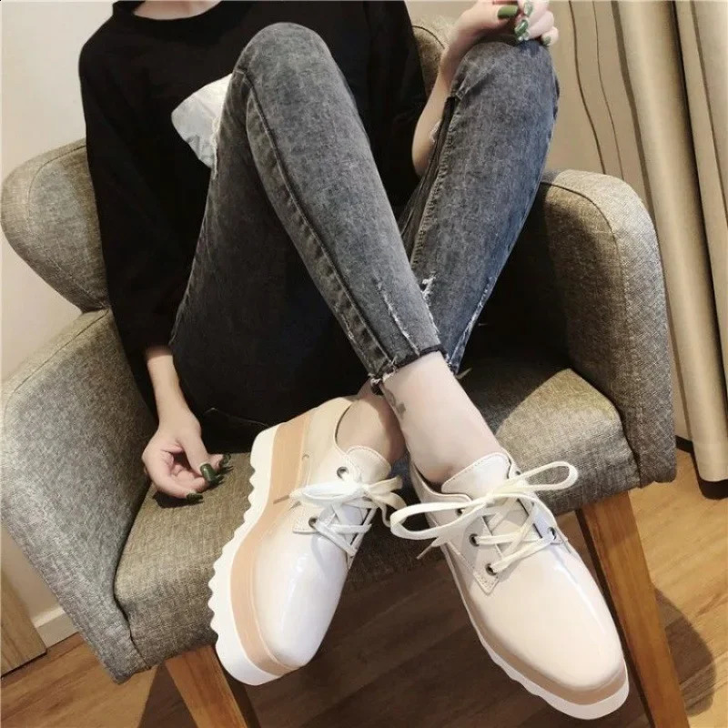 Spring and Autumn Flat Bottom Womens Shoes Thick Bottom Sponge Cake Student Boots British Style Sponge Cake Bottom Square Head Shoes 240827