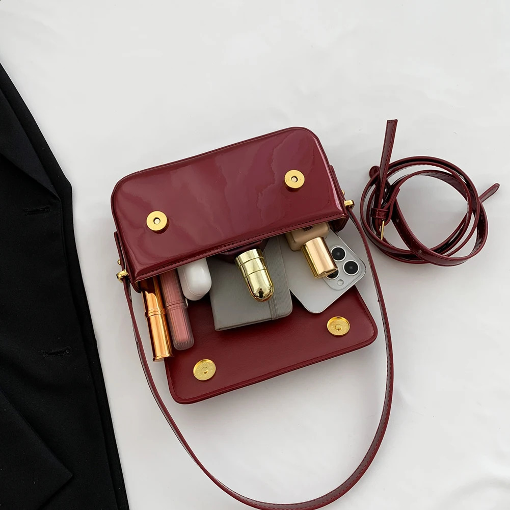 Retro patent leather shoulder bag womens y handbag cross body lower arm bag red top handbag womens handbag bolsos mujer 240828