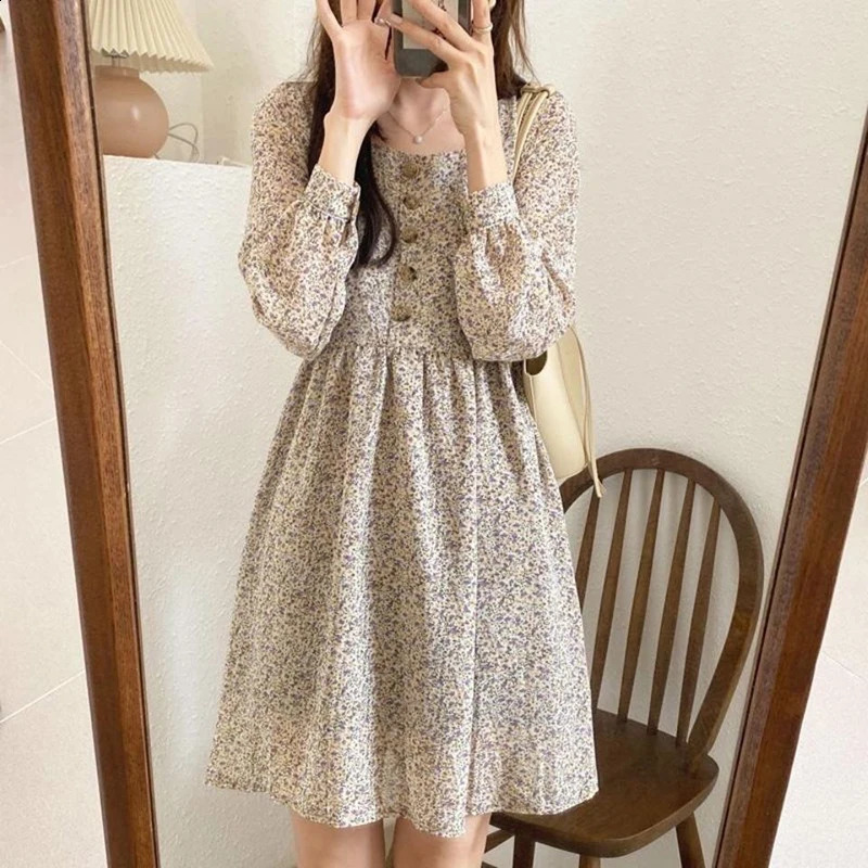 French retro floral dress womens sweet romantic young Ins long sleeved 240828