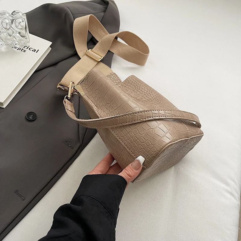 Alligator Bucket Classic Bags for Women PU Leather Shoulder Bag Female 2024 Trend Small Adjustable Strap Handbag 240828