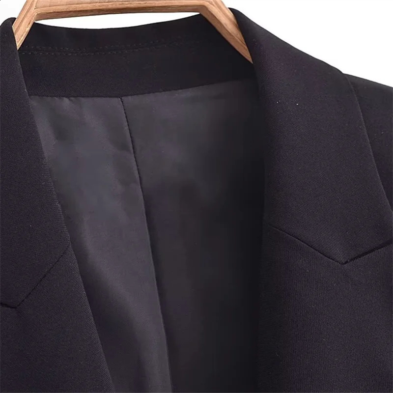KEYANKETIAN Womens Black Short Waist Coat Spring Neutral Edition Flip Pocket Single Button Fashion Crop Tank Top 240828