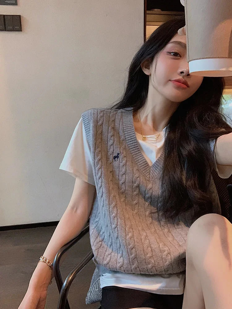 V-neck Knitted Womens Solid Embroidered Pulled Cable Sweater Korean Retro Spring Autumn Loose Vest 240827