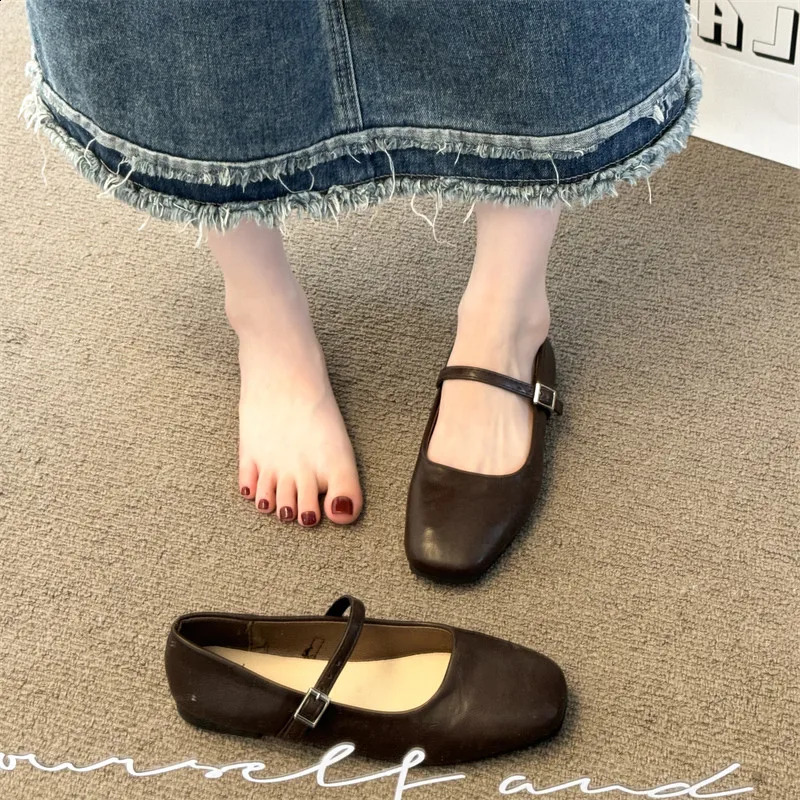Shoes Woman Comfortable And Elegant Female Footwear Shallow Mouth Modis Retro Dress Grandma Flat Concise Retro Woman Sh 240826
