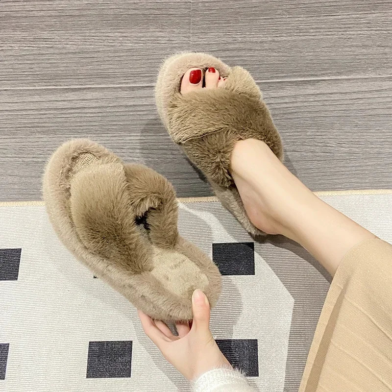 Womens solid color shoe outer casual slippers womens fur slider 2024 high heels winter wedge modern slider 240827