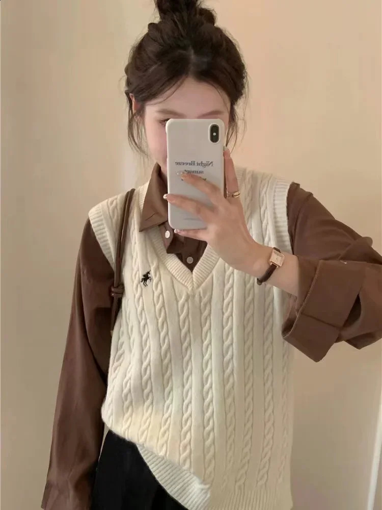 V-neck Knitted Womens Solid Embroidered Pulled Cable Sweater Korean Retro Spring Autumn Loose Vest 240827