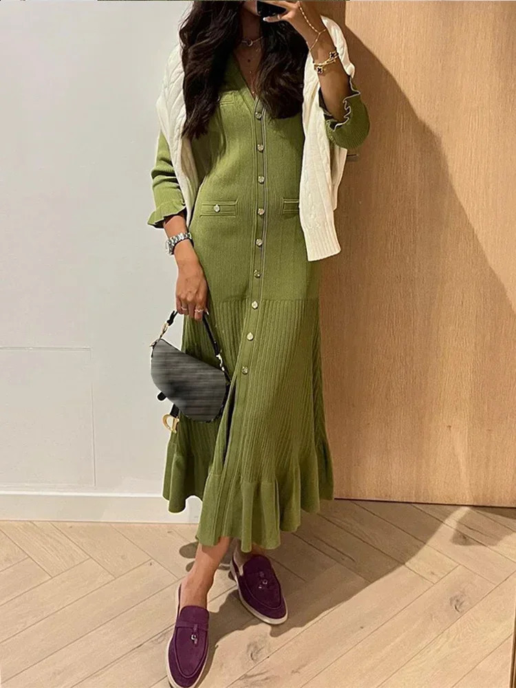 Fashionable pleated hem single chest solid knit Maxi dress fashionable V-neck long sleeved ultra-thin long skirt 240827