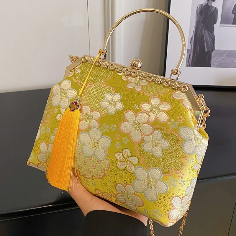 Vintage Women Chain Tassel Shell Clip Evening Clutch Lady Flower Messenger Retro Simplicity Handbags 240827