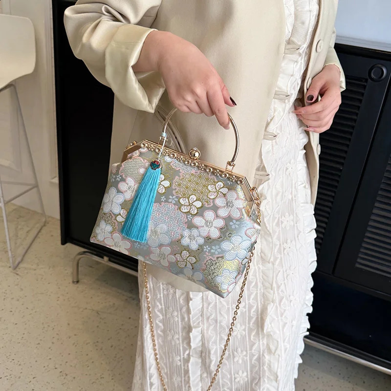 Vintage Women Chain Tassel Shell Clip Evening Clutch Lady Flower Messenger Retro Simplicity Handbags 240827