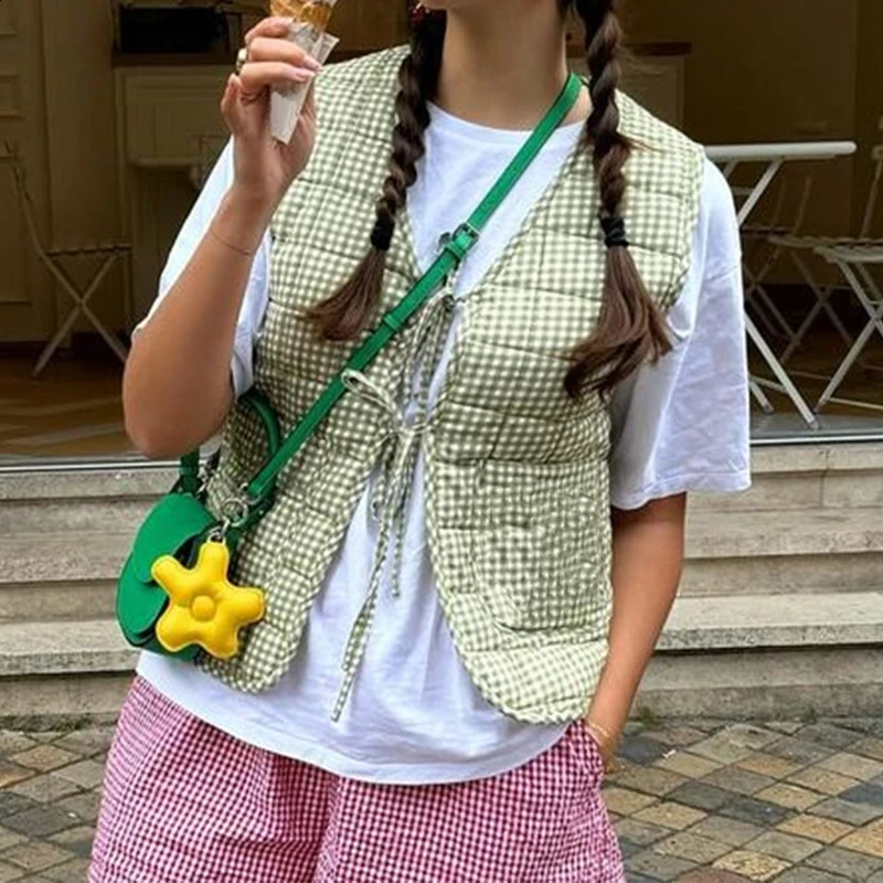 Retro Quilted Vest Plain V-neck Front Strap Sleeveless Jacket Autumn/Winter Fashion Street Clothing Womens Y2K Vest Coat 240828
