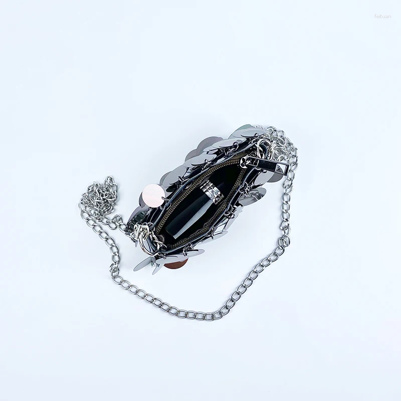 2025 new shoulder bags fashionable and niche design unique womens dinner sequins metal chain single crossbody bag zhanyishengli