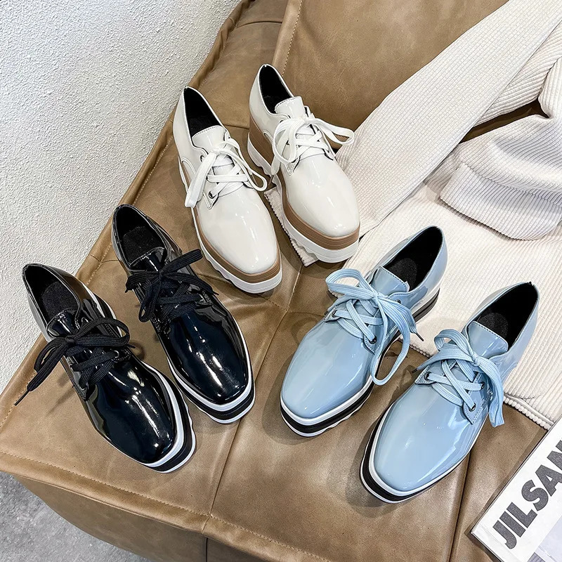 2024 Spring Womens Flat Shoes Slide on Moccains Womens Casual Shoes Thick soled Brogue Crawling Sneakers 240827