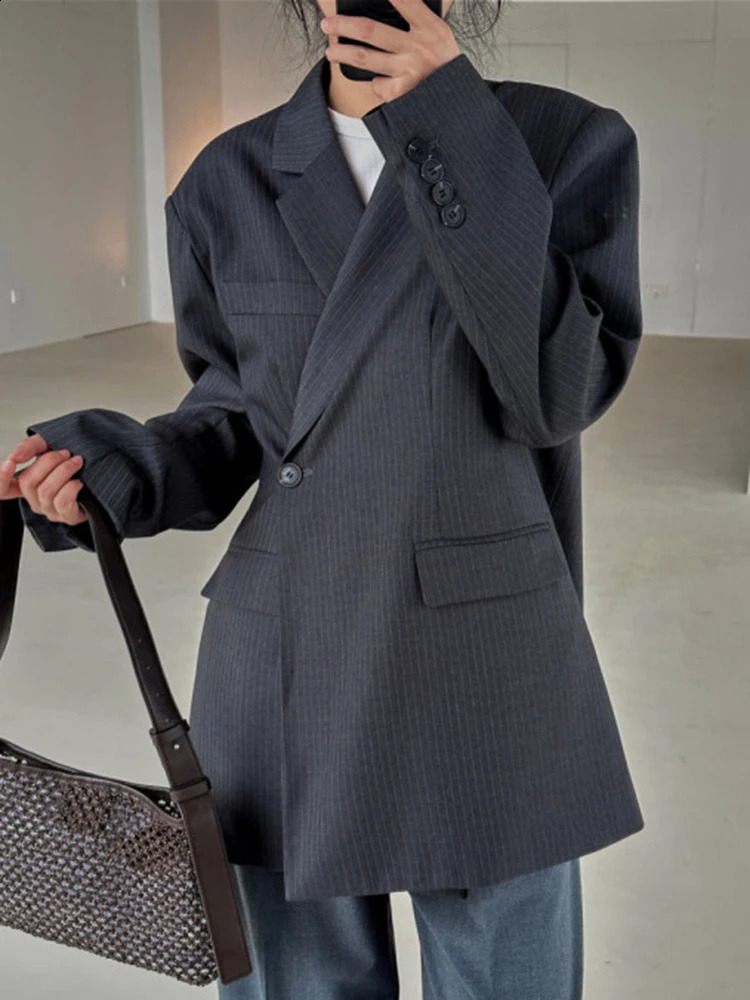 Fashion ner back deduction style womens long sleeved loose trendy jacket spring item 240827