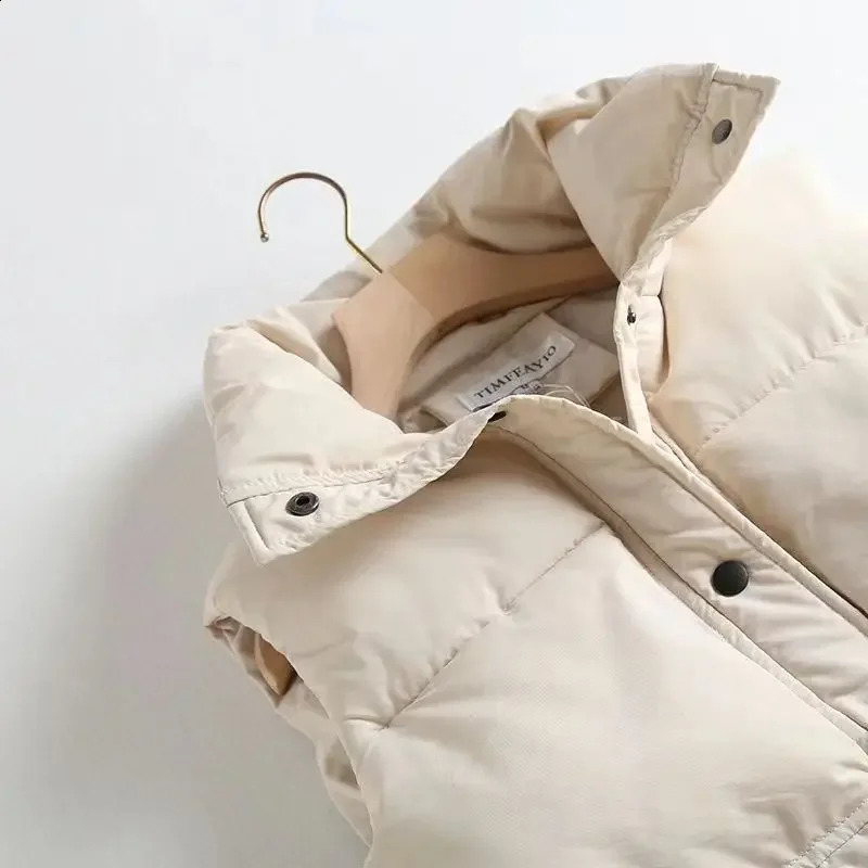 Autumn and winter short cotton vest fashionable down cotton jacket loose casual jacket stand up collar and lapel vest 240828