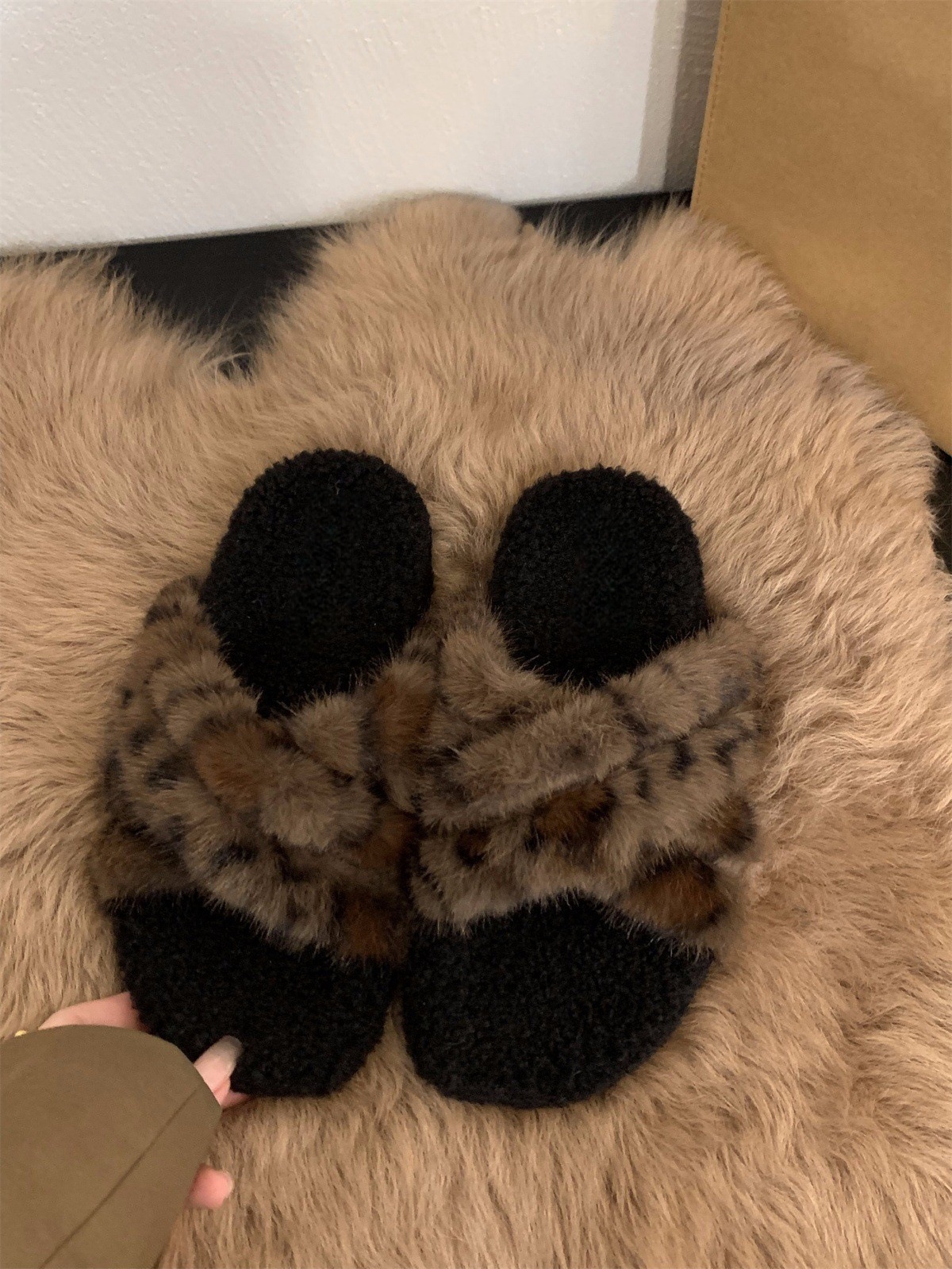 Cozy Leopard Print Slippers for Women - 2024 Winter Collection