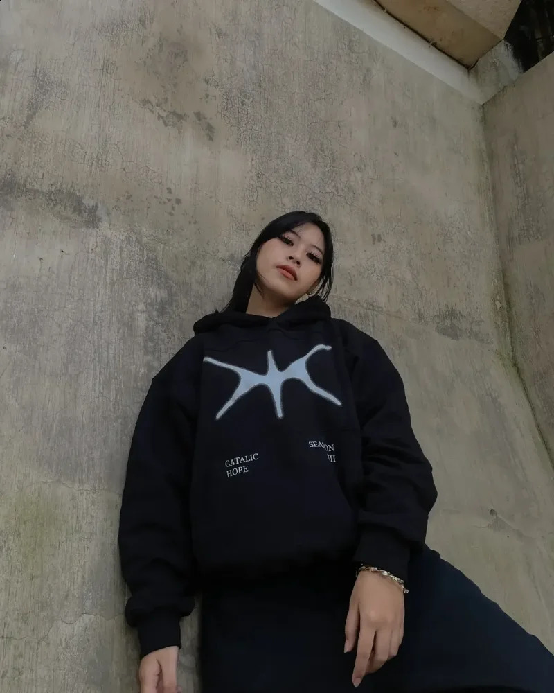 Street Cartoon Animation Printed Pullover Hoodie Mens Y2k Harajuku Retro High Fashion Oversized Sweatshirt Womens 240827