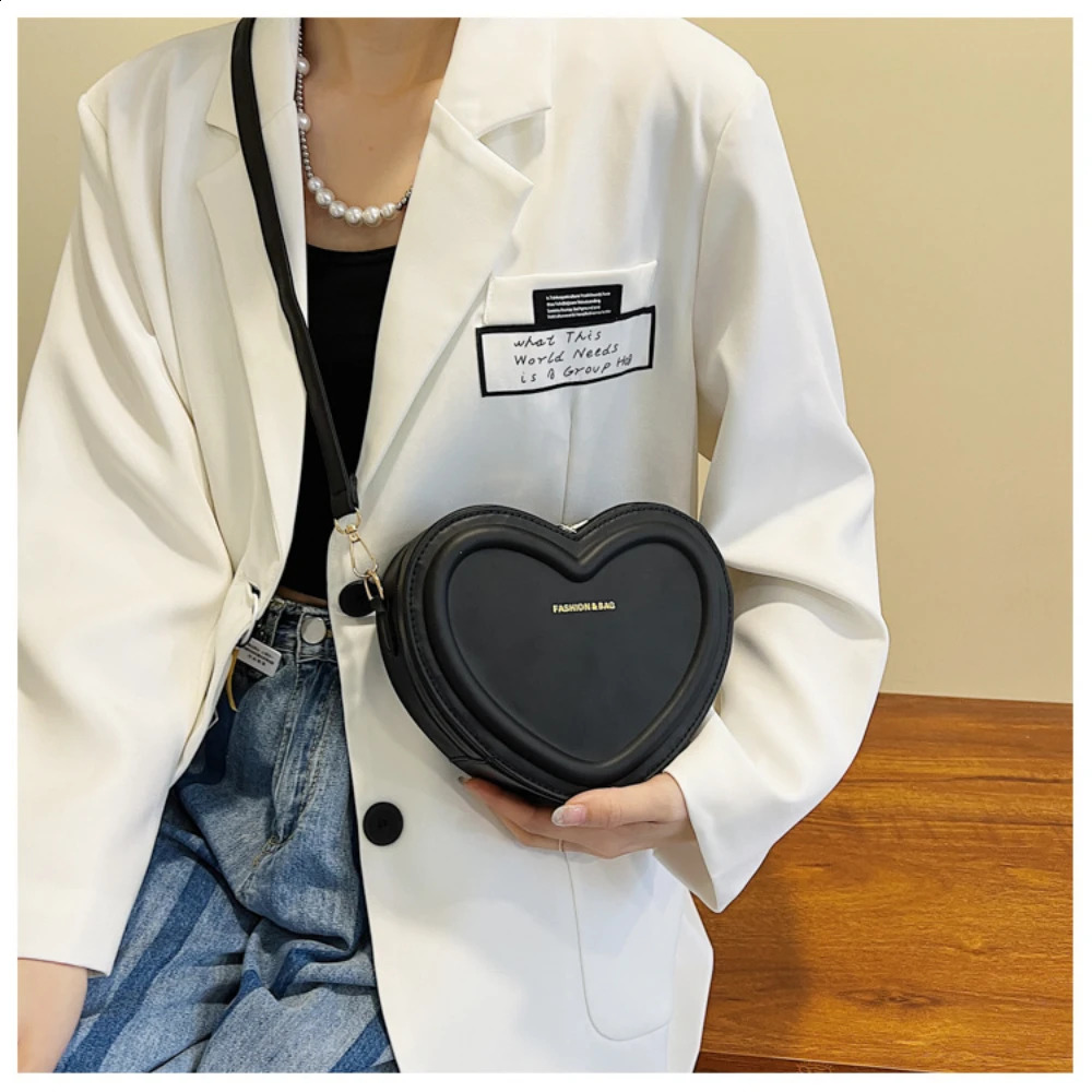 Fashionable heart-shaped ten New font solid color PU leather shoulder casual handbag er womens bag 240828