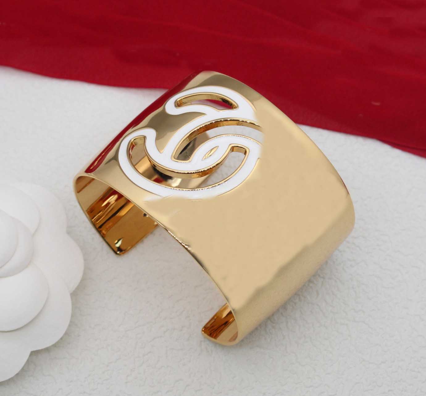 2025 Luxury quality charm opened bangle with words in black or white color have stamp hollow design PS6283