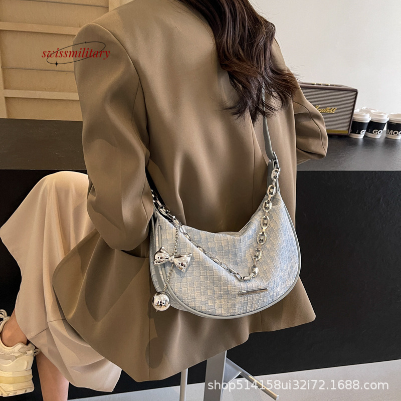 Swissmilitary Trendy and fashionable versatile 2024 summer new women's Korean version, personalized shoulder bag, high-end feeg, simple crossbody