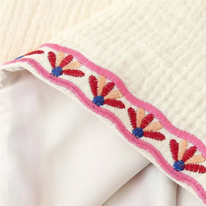 KEYANKETIAN launches Bohemian holiday style floral embroidery decorative vest for women thin waist coat crop top fashion jacket 240828