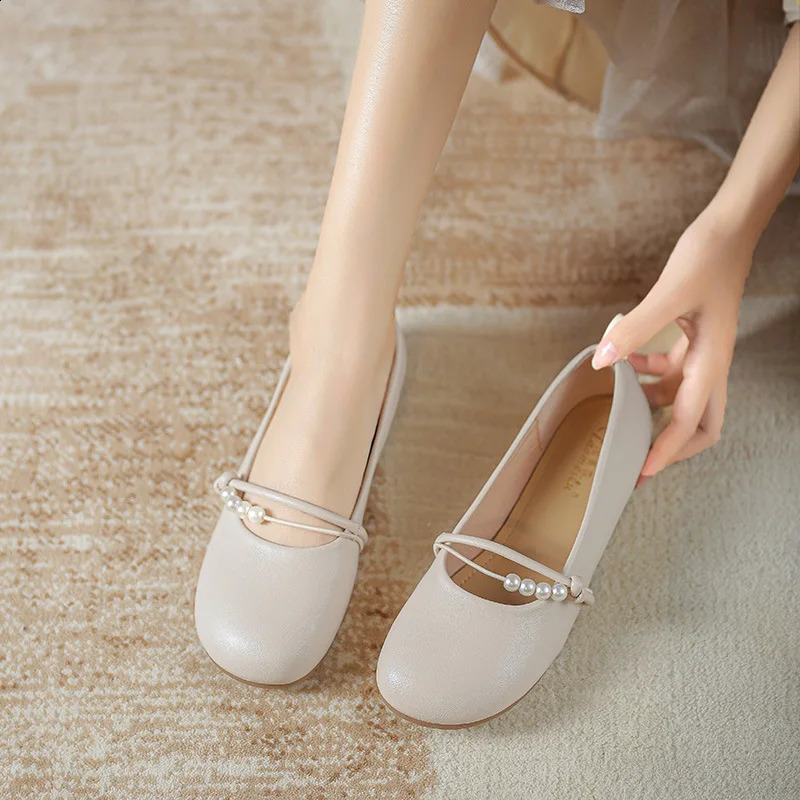 Shallow pearl decorative shoes for women 204 elegant casual womens sports shoes fully matched round toe flat bead Moccasin S 240827