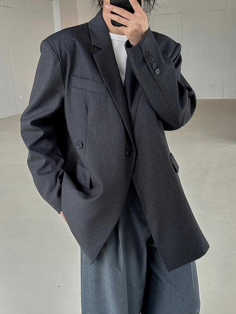 Fashion ner back deduction style womens long sleeved loose trendy jacket spring item 240827