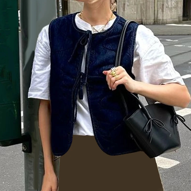 Retro Quilted Vest Plain V-neck Front Strap Sleeveless Jacket Autumn/Winter Fashion Street Clothing Womens Y2K Vest Coat 240828