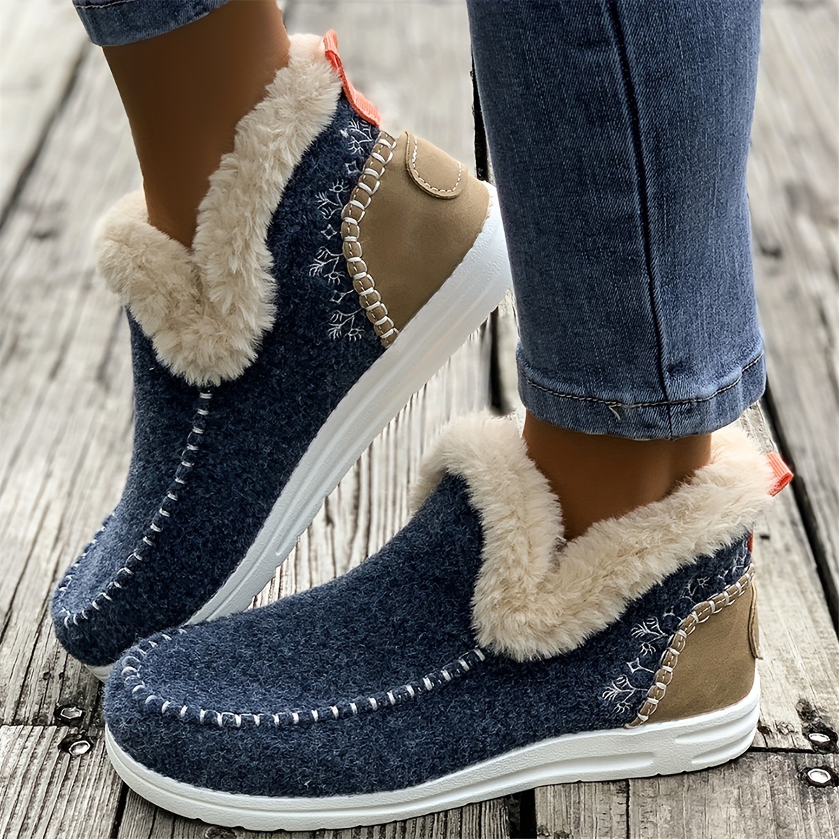 Winter Warmth Plush Lined Flat Shoes for Women - Thermal Insulation, Round Toe Design, Slip-On Closure, Water-Resistant, Breathable, Anti-Slip Sole