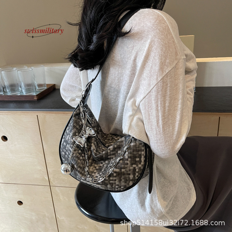 Swissmilitary Trendy and fashionable versatile 2024 summer new women's Korean version, personalized shoulder bag, high-end feeg, simple crossbody