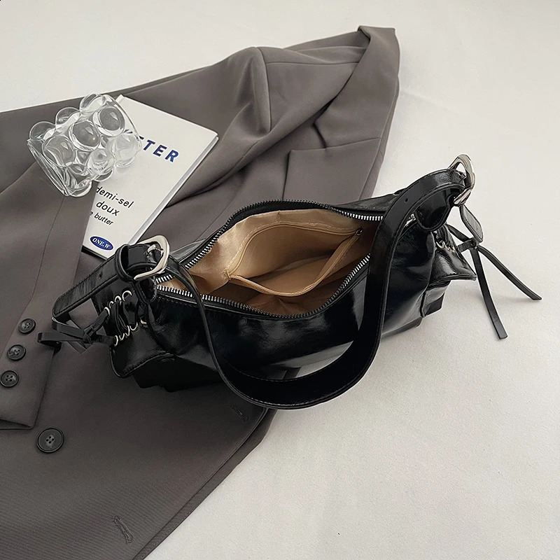 Retro PU Leather Womens Handbag High Quality Shoulder Bag Punk Style Fashion Tramp Bag Womens Y2K Fashion Underwear Bag er Bag 240828