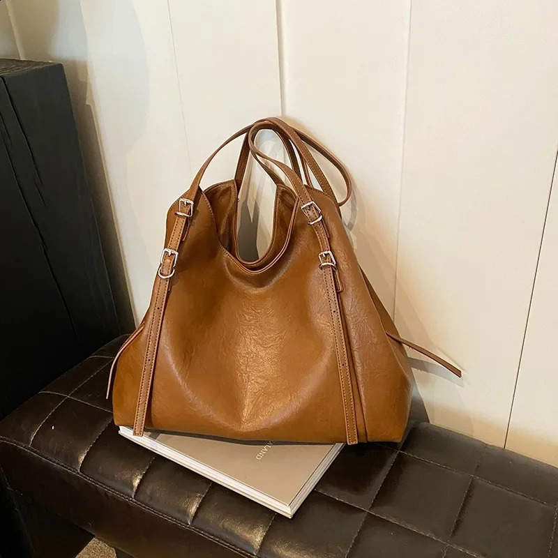 PU buckle womens shoulder bag solid color Versatile Western Style fashionable handbag soft Communicating handbag 240828