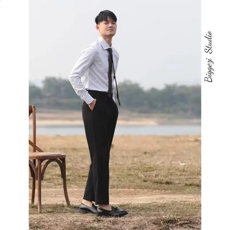Italian style casual high waisted straight leg pants comfortable and breathable for men Parisian buckle Trouser elegant and trendy 240828