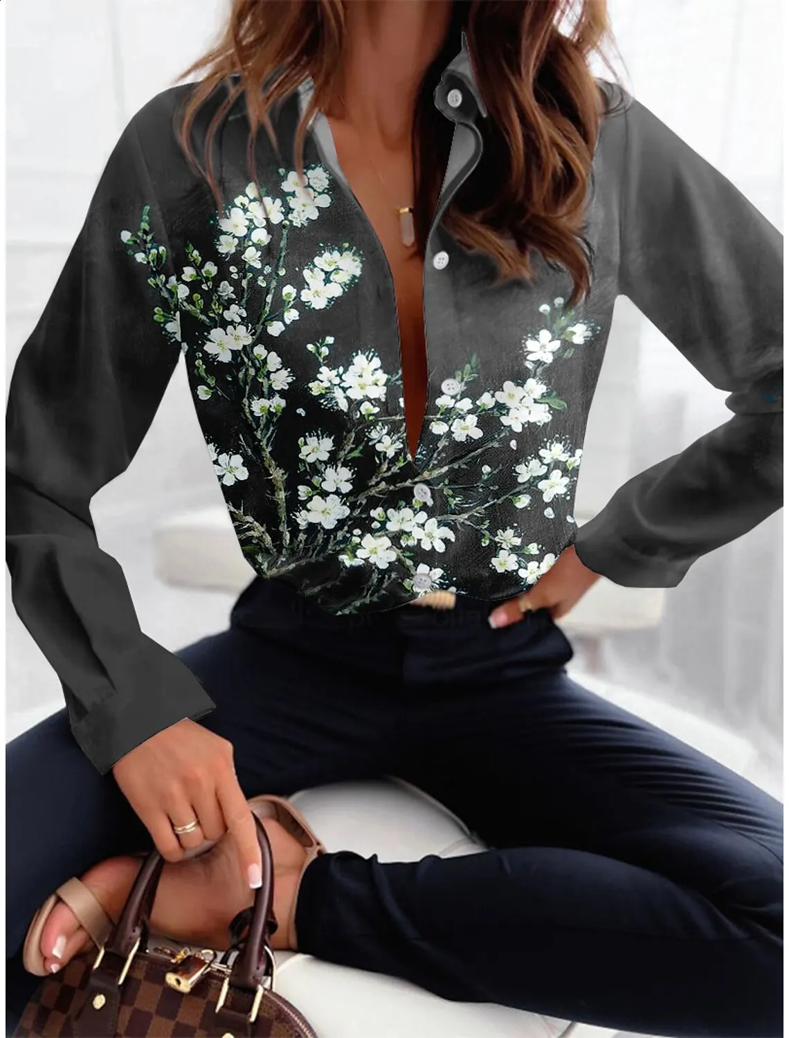 Simple womens shirt 3D chain fashion V-neck long sleeved autumn long sleeved loose street womens casual T-shirt for women 240828