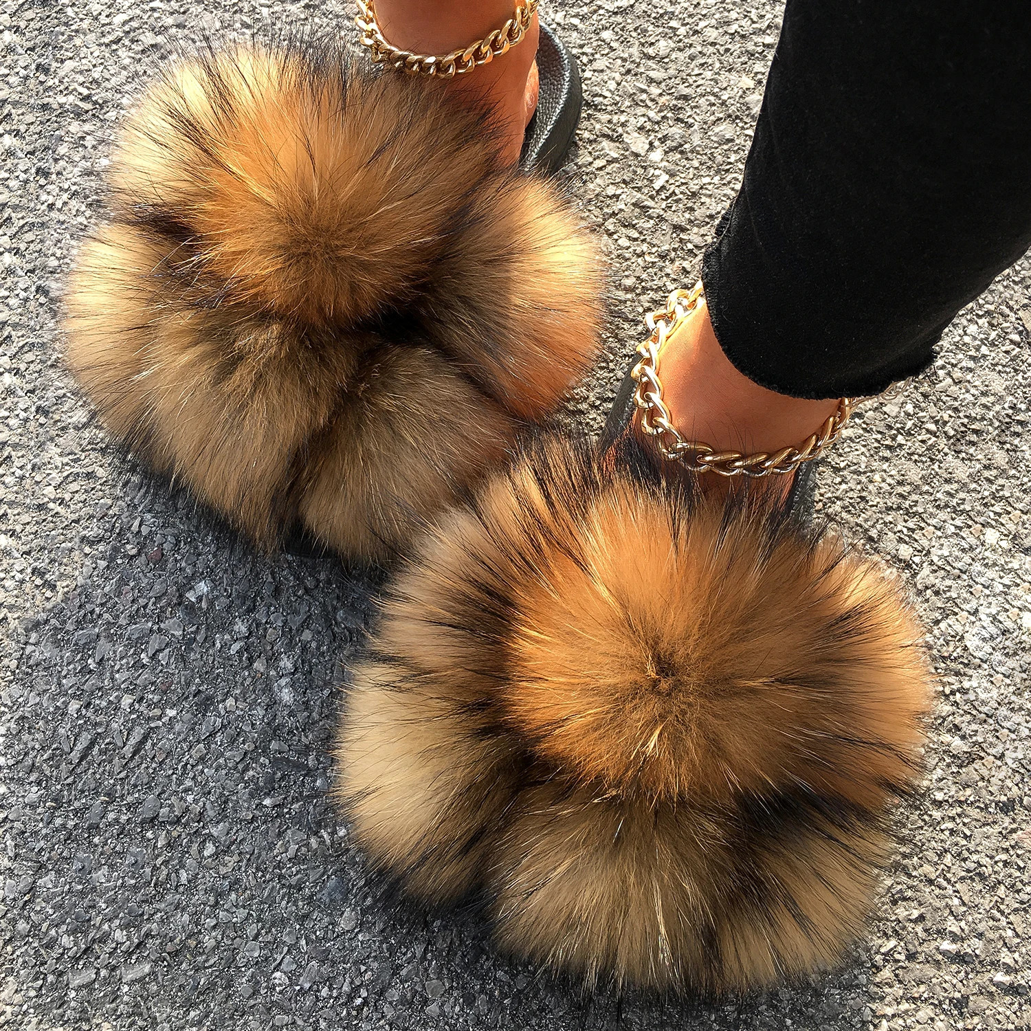 Real fox raccoon fur slider Pom fur slider fluffy flip cover plush fur ball slider flat beach sandals womens shoes 240827