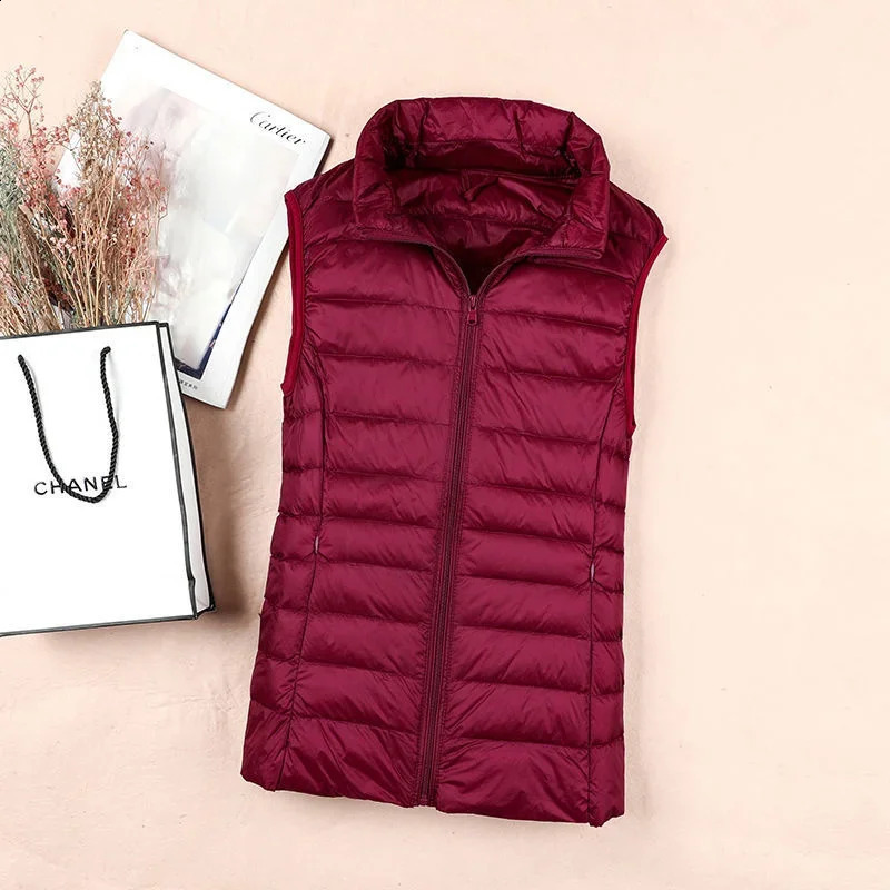 Ultralight down jacket womens sleeveless jacket womens white duck down jacket womens warm down jacket 240828