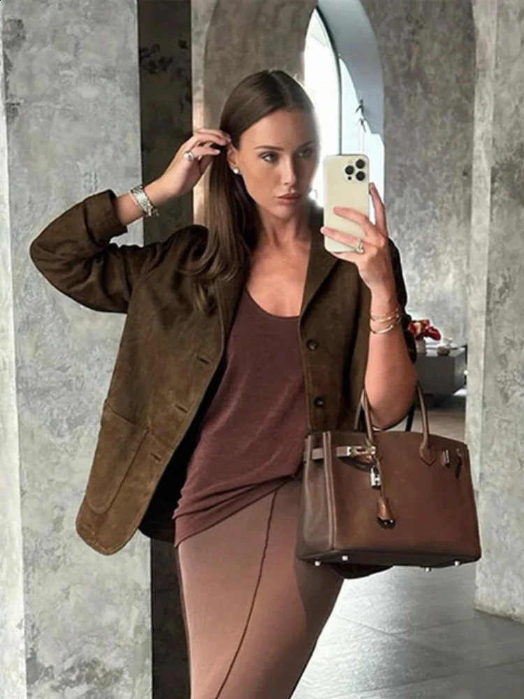 Fashionable brown button with Paocket loose jacket womens casual lapel long sleeved jacket womens autumn warm high street jacket 240827