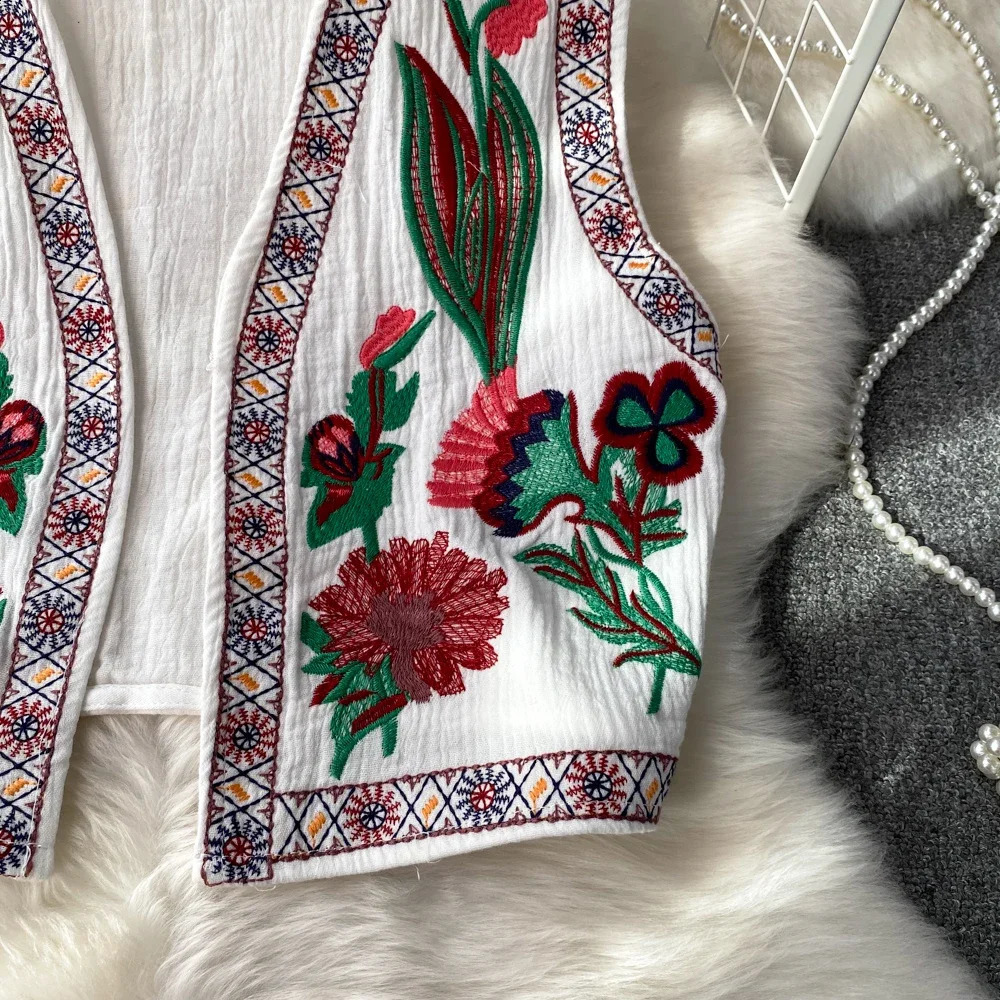 Crochet top embroidered fancy vest knitted womens V-neck folk fashion womens retro spring and autumn versatile dress 240828