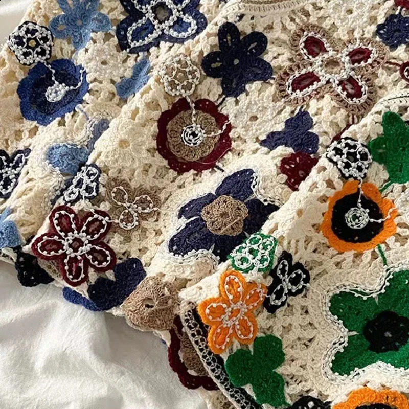 Womens hollow crochet knitted vest vest with bead embroidery colored sleeveless cardigan used for jacket button crops 240828